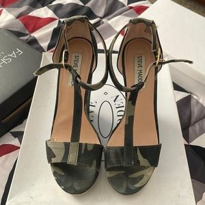 Sky high camouflage wedge